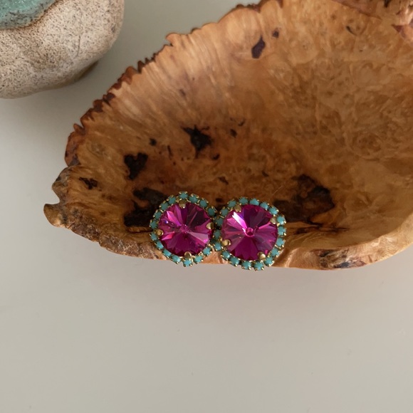 Gorgeous statement earrings w pink center stone and turquoise colored stones - Picture 2 of 4